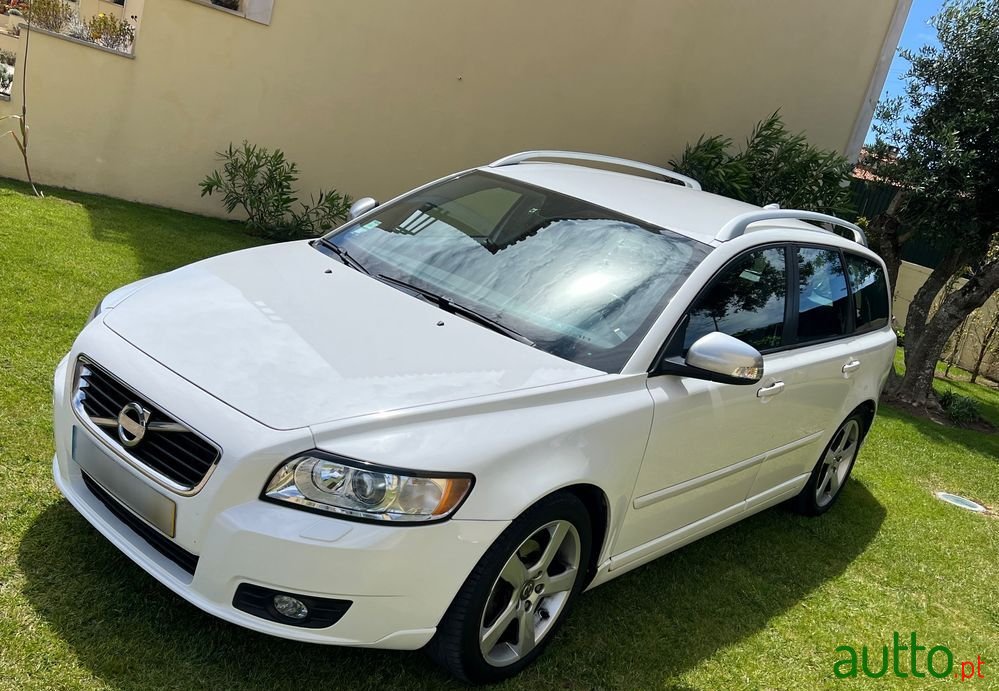 2012' Volvo V50 photo #5