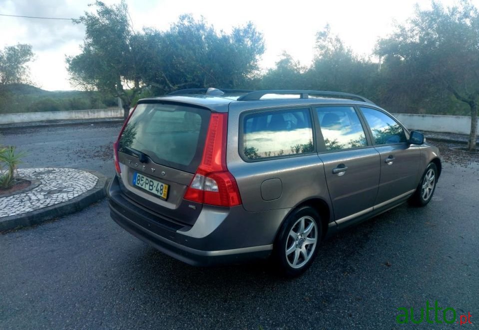 2010' Volvo V70 photo #3