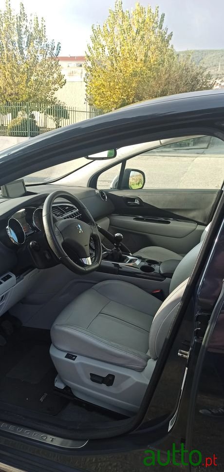 2012' Peugeot 3008 1.6 Hdi Allure photo #3