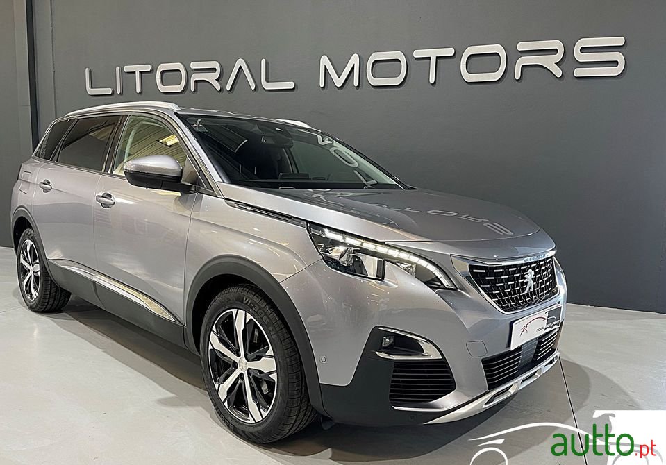 2017' Peugeot 5008 photo #1