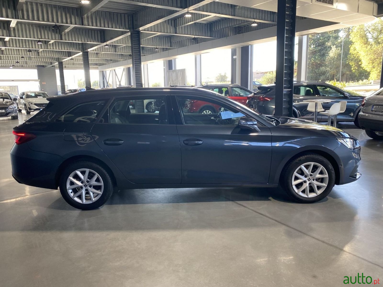 2022' SEAT Leon-St photo #6