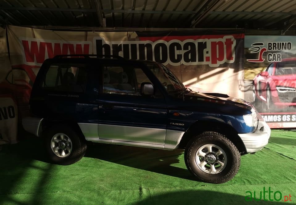 1999' Mitsubishi Pajero photo #3
