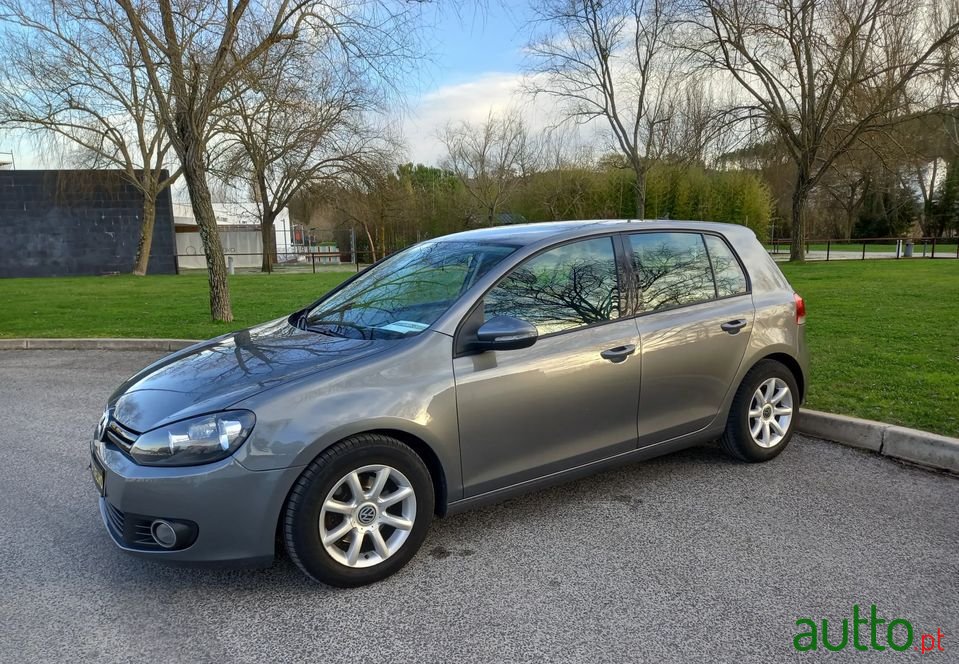 2011' Volkswagen Golf photo #1