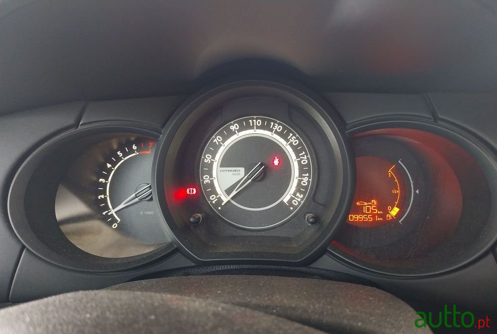 2014' Citroen C3 1.2 Vti Attraction photo #6