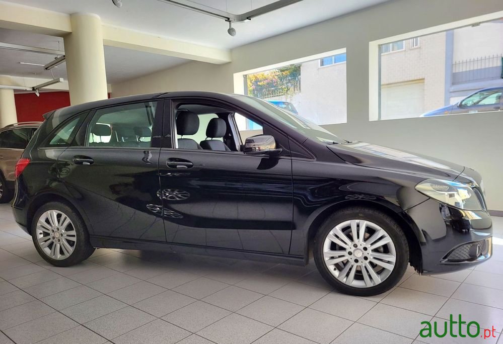 2014' Mercedes-Benz B 180 Cdi Urban photo #5