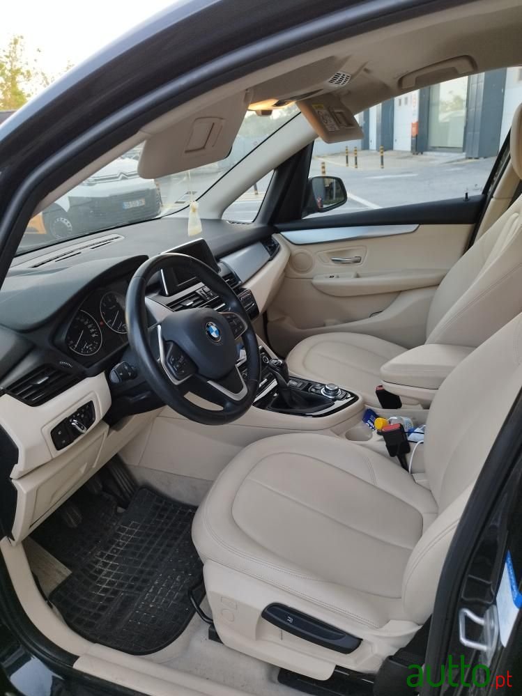 2015' BMW 216 Active Tourer photo #1