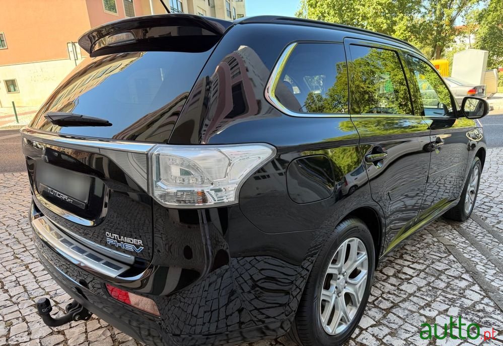 2015' Mitsubishi Outlander photo #5