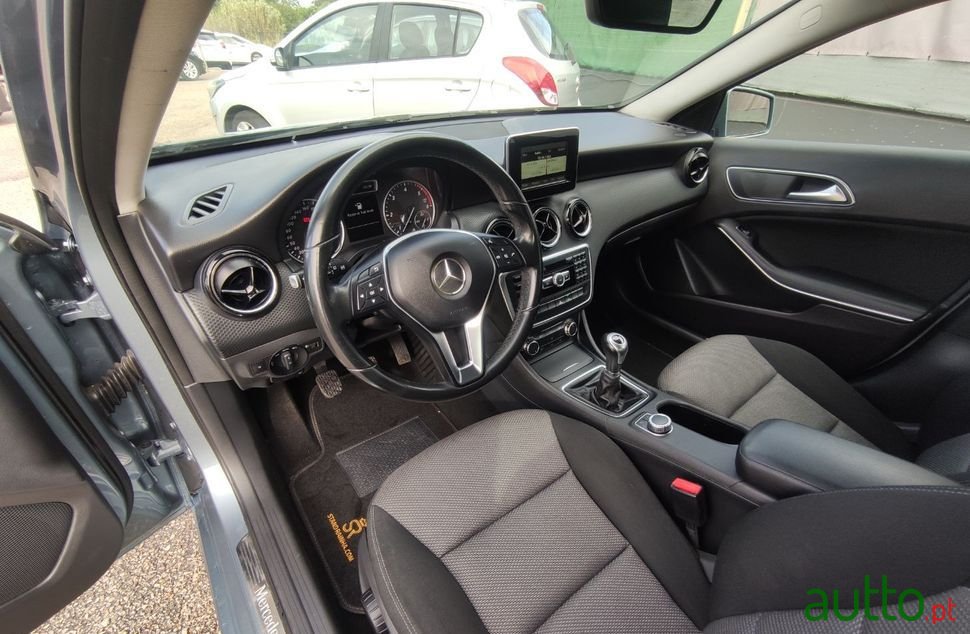 2014' Mercedes-Benz A-180 photo #3