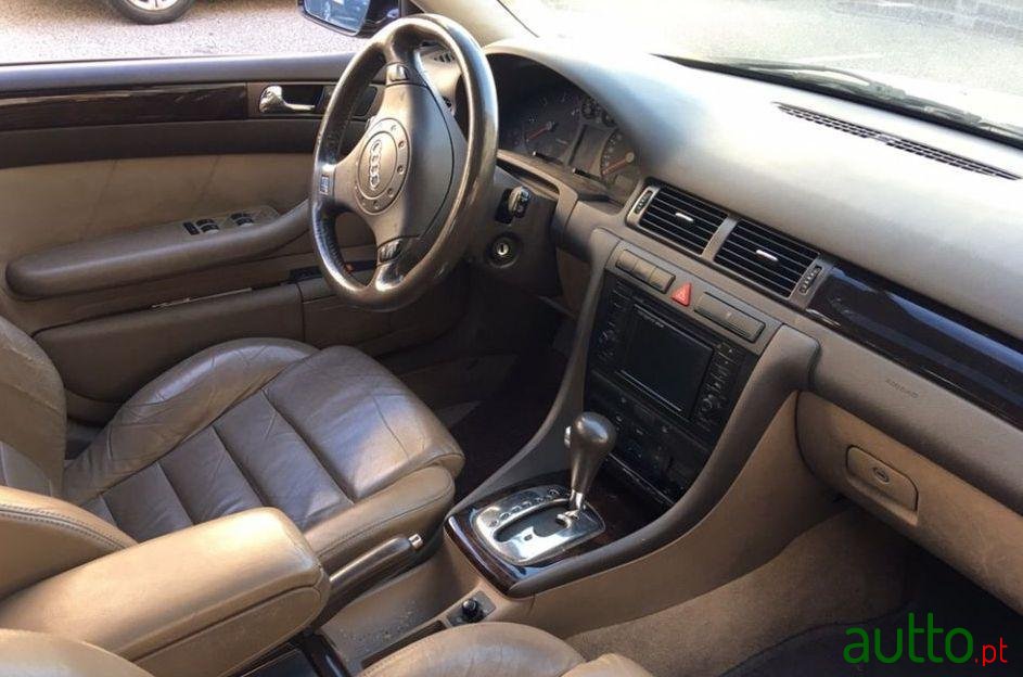 2001' Audi A6 Avant photo #2