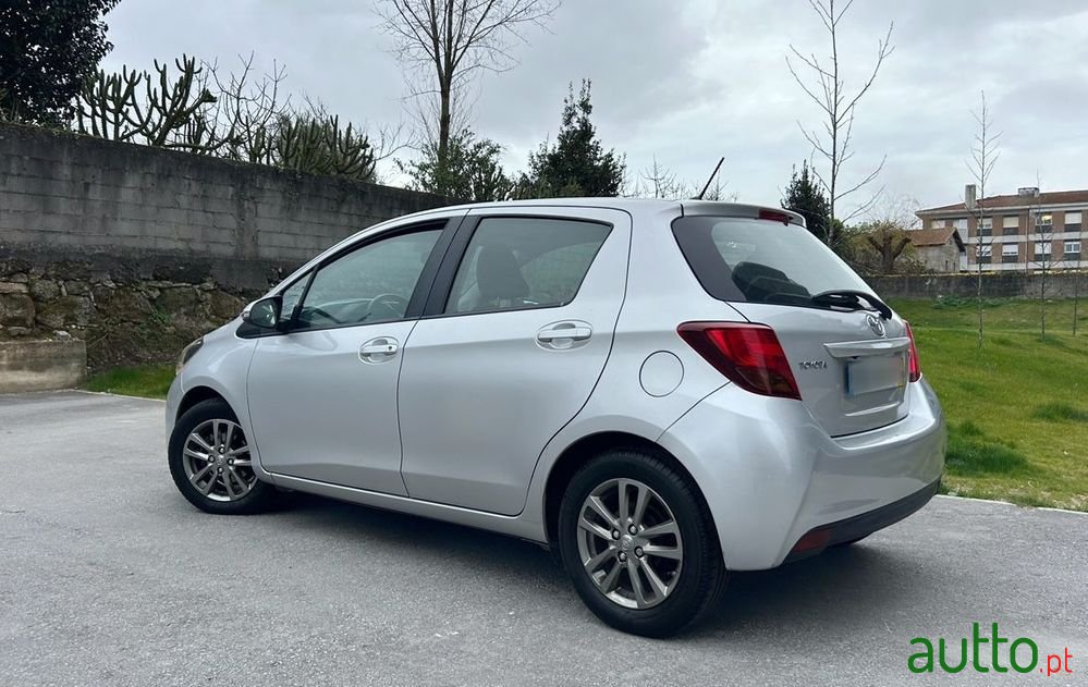 2015' Toyota Yaris photo #3