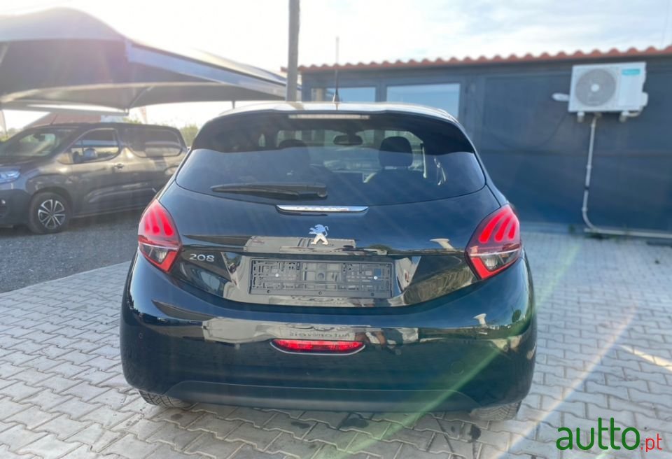 2019' Peugeot 208 photo #6
