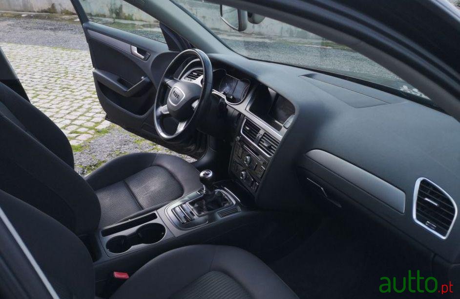 2014' Audi A4 Avant photo #2