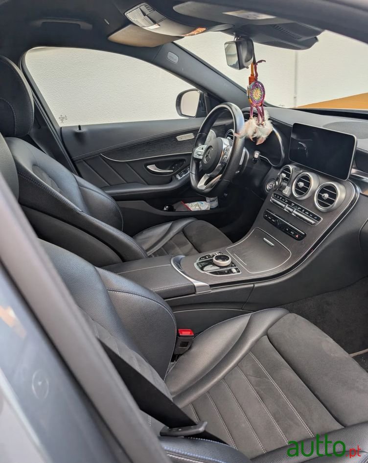 2020' Mercedes-Benz Classe C photo #2