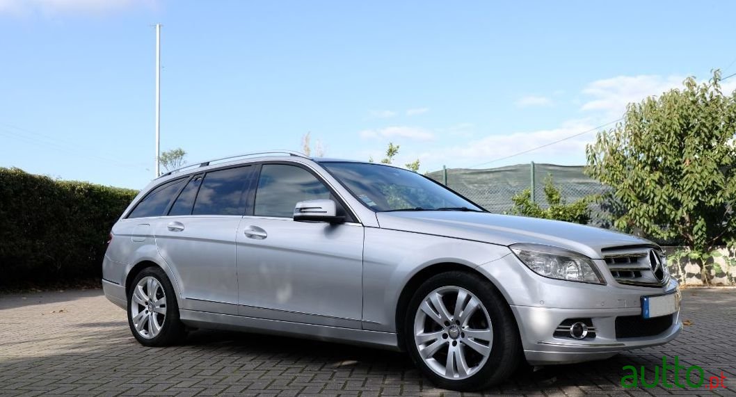 2011' Mercedes-Benz C-200 photo #2