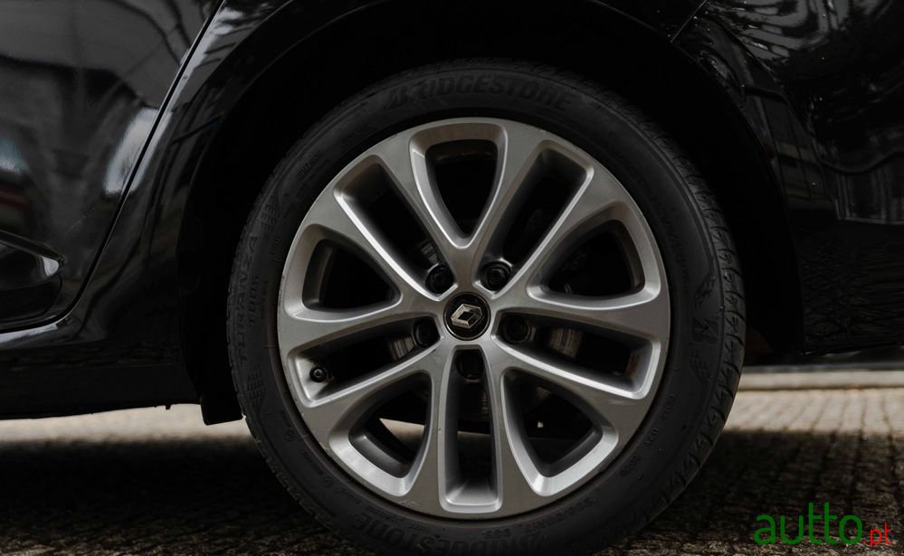 2020' Renault Megane Sport Tourer photo #3