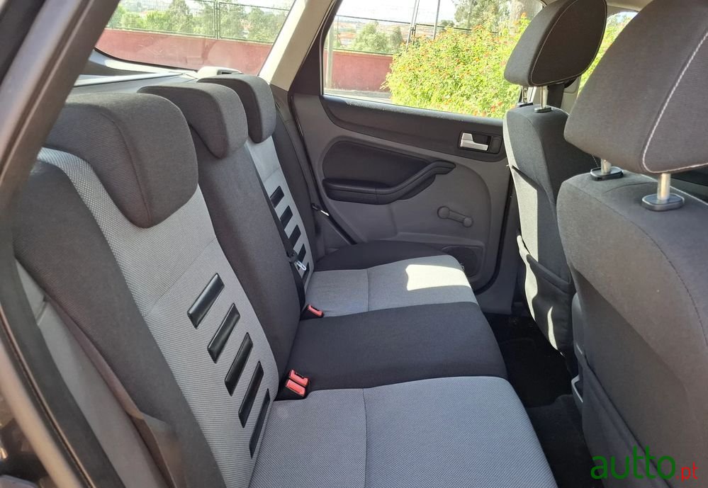 2009' Ford Focus Sw photo #5