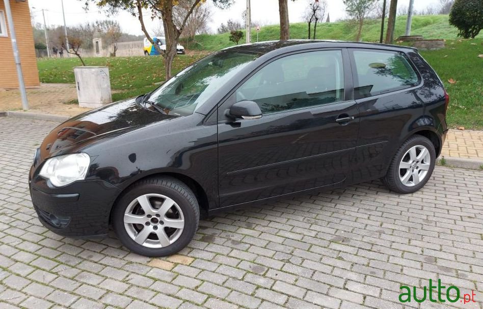 2005' Volkswagen Polo photo #3