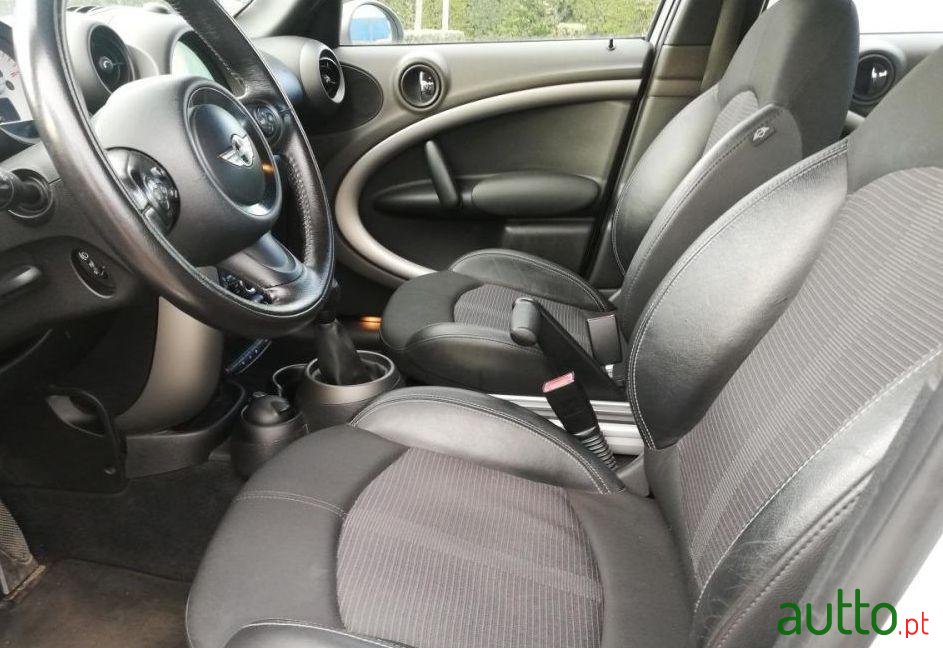 2010' MINI Countryman Cooper D photo #1