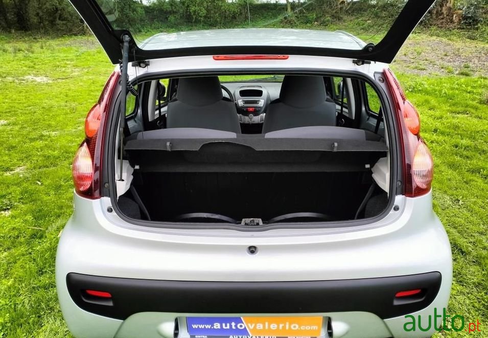 2012' Peugeot 107 photo #4