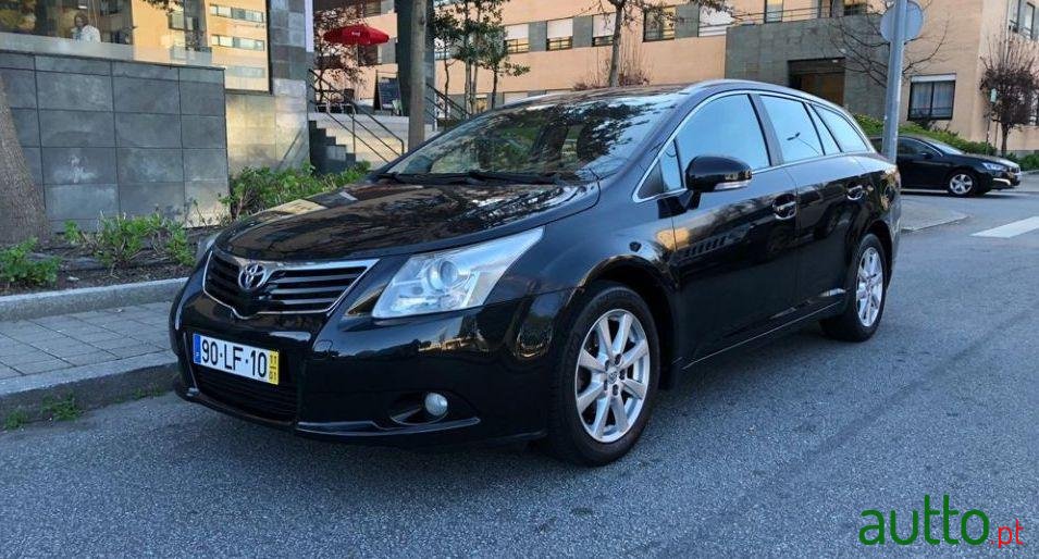 2011' Toyota Avensis Sw photo #1