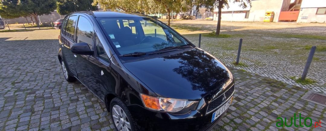 2010' Mitsubishi Colt photo #3