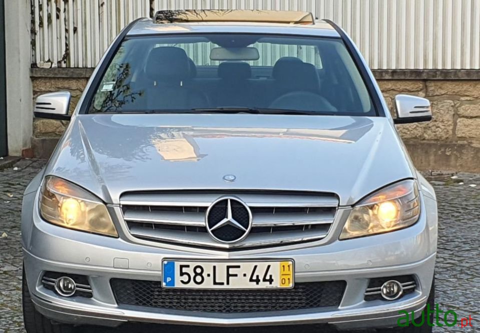 2011' Mercedes-Benz C-250 photo #3