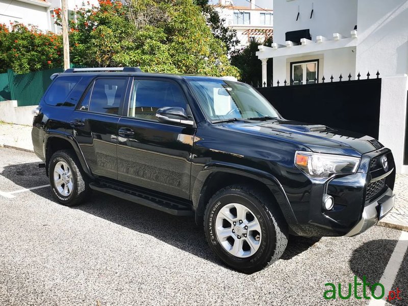 2016' Toyota 4Runner photo #2