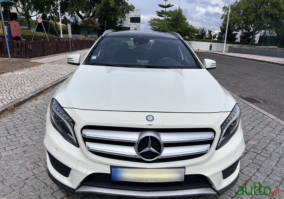 2014' Mercedes-Benz GLA 220 photo #6