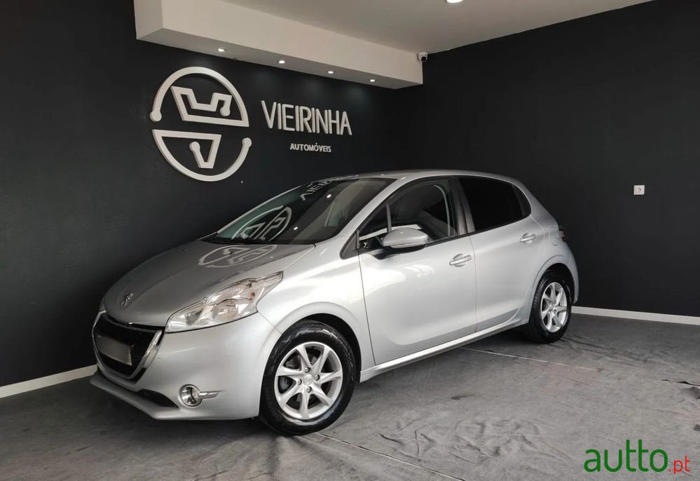 2014' Peugeot 208 1.4 Hdi Active photo #6