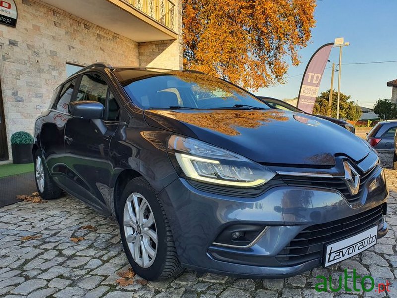 2017' Renault Clio Sport Tourer photo #2