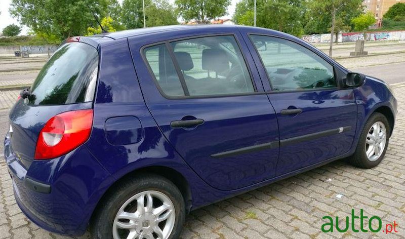 2007' Renault Clio 1.5 Dci photo #6