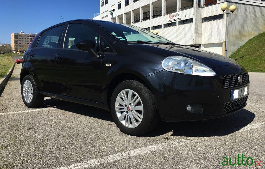 2010' Fiat Grande Punto 1.2 Free J15 photo #2