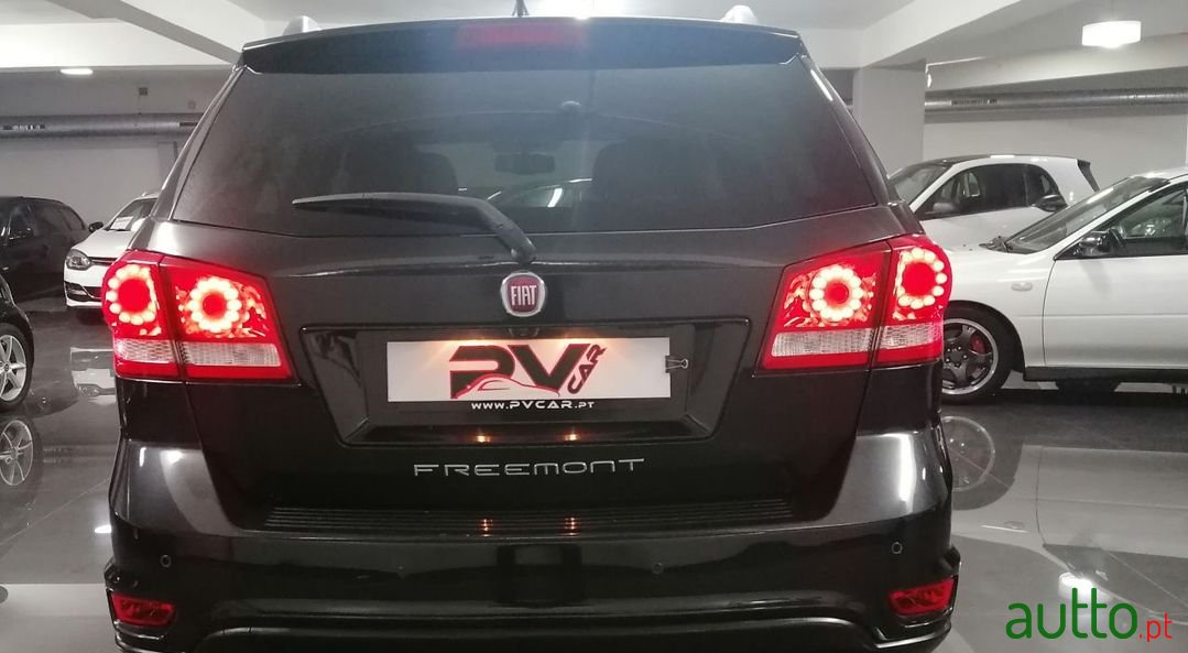 2013' Fiat Freemont photo #3