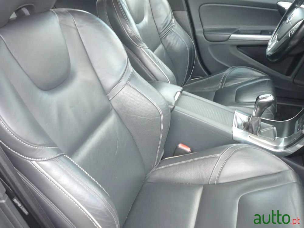 2014' Volvo V60 2.0 D4 R-Design photo #6