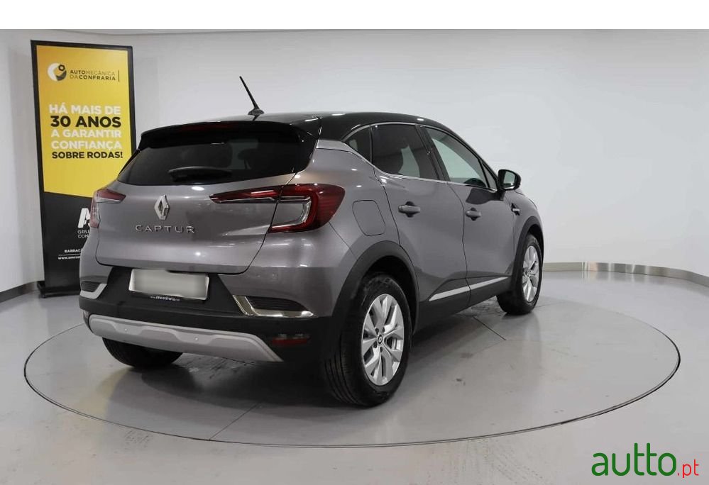 2022' Renault Captur photo #5