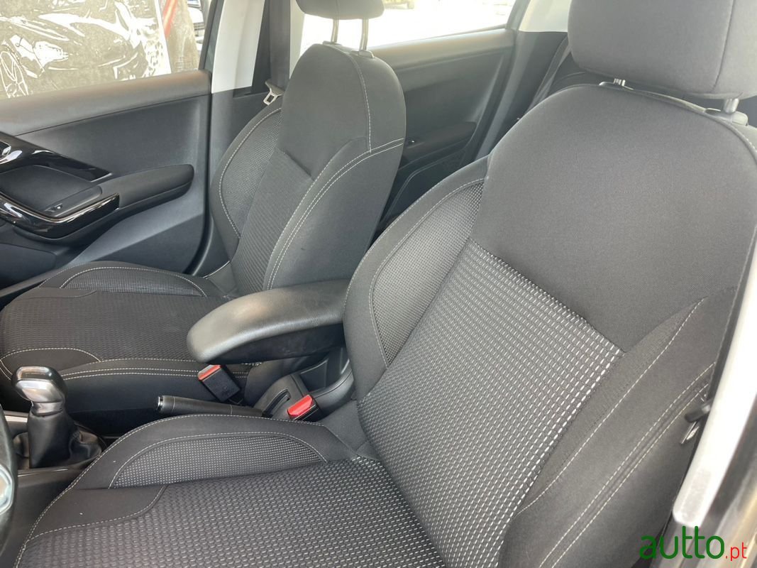 2017' Peugeot 208 photo #3