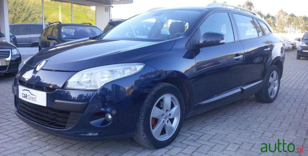 2010' Renault Megane Sport Tourer photo #2