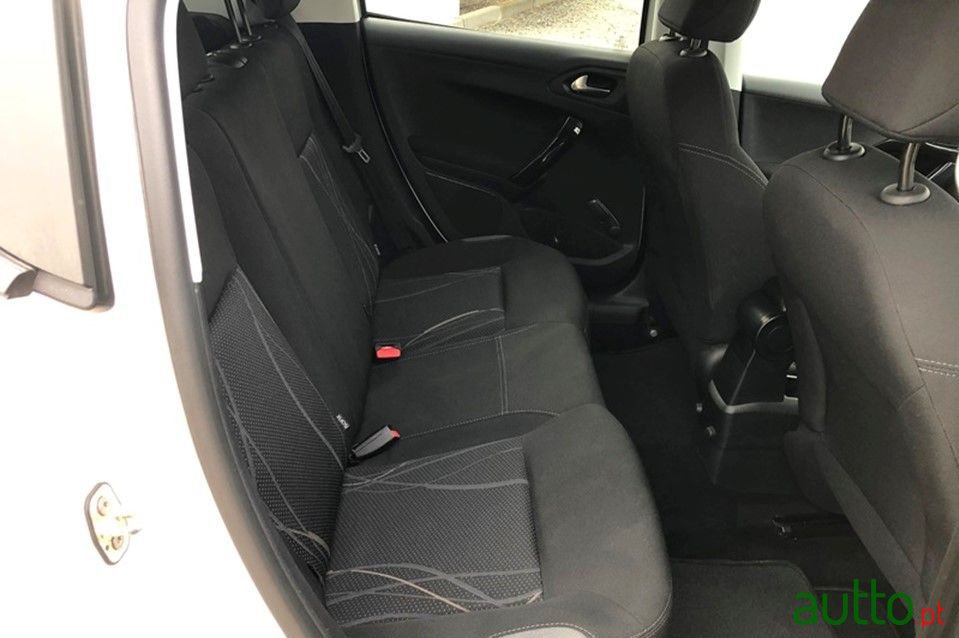 2014' Peugeot 208 photo #5