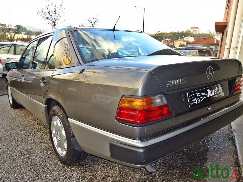 1989' Mercedes-Benz E-200 photo #1