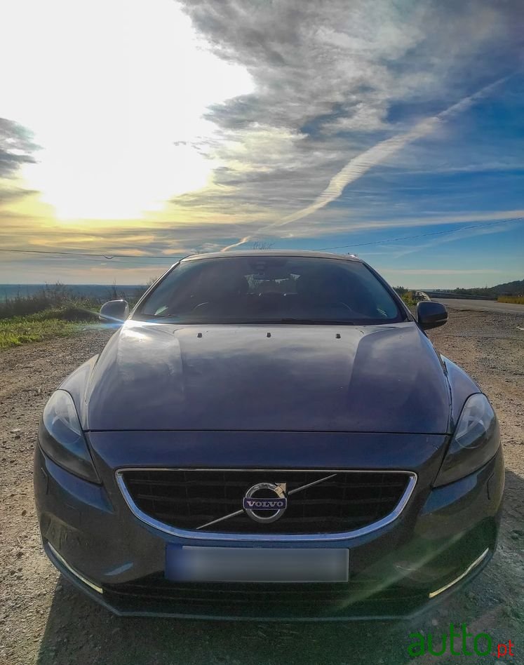 2012' Volvo V40 photo #3