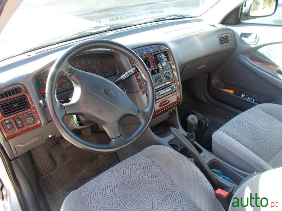 1999' Toyota Avensis photo #3
