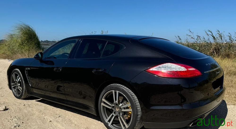 2011' Porsche Panamera Diesel photo #2