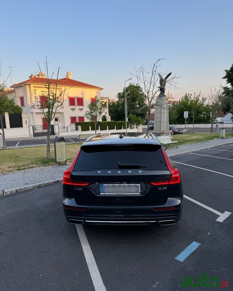 2020' Volvo V60 photo #5