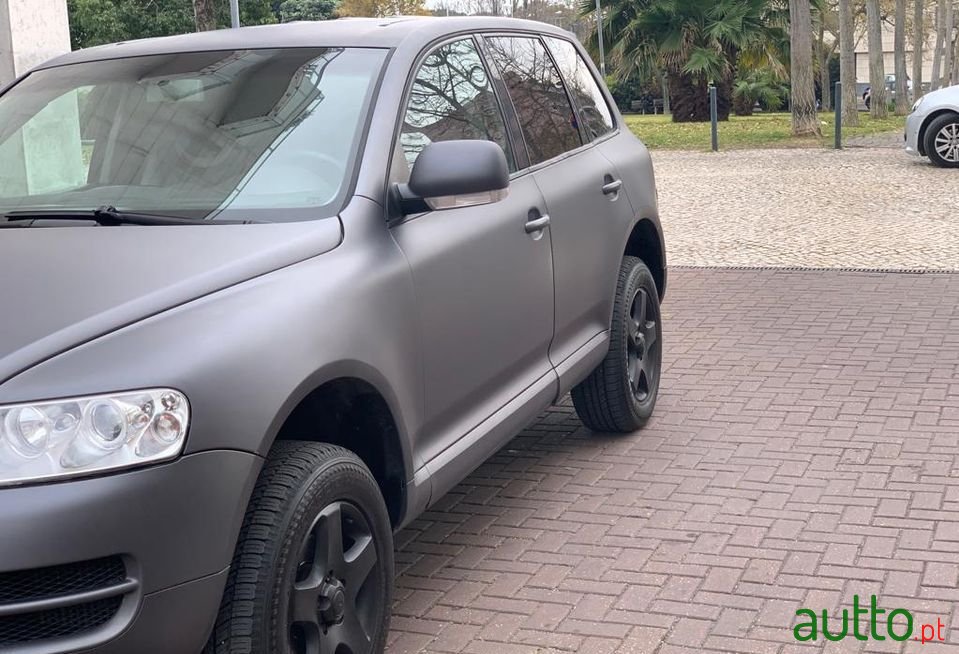 2004' Volkswagen Touareg photo #6