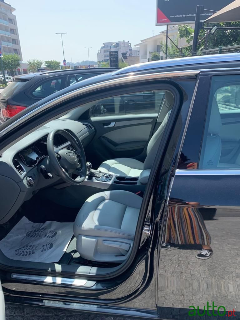 2012' Audi A4 photo #5