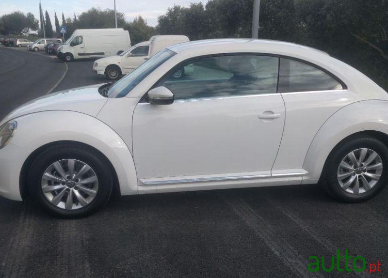 2012' Volkswagen New Beetle photo #3