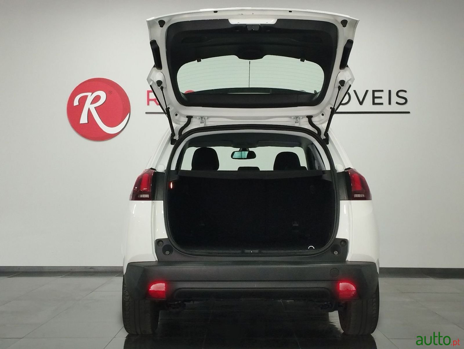 2017' Peugeot 2008 photo #5