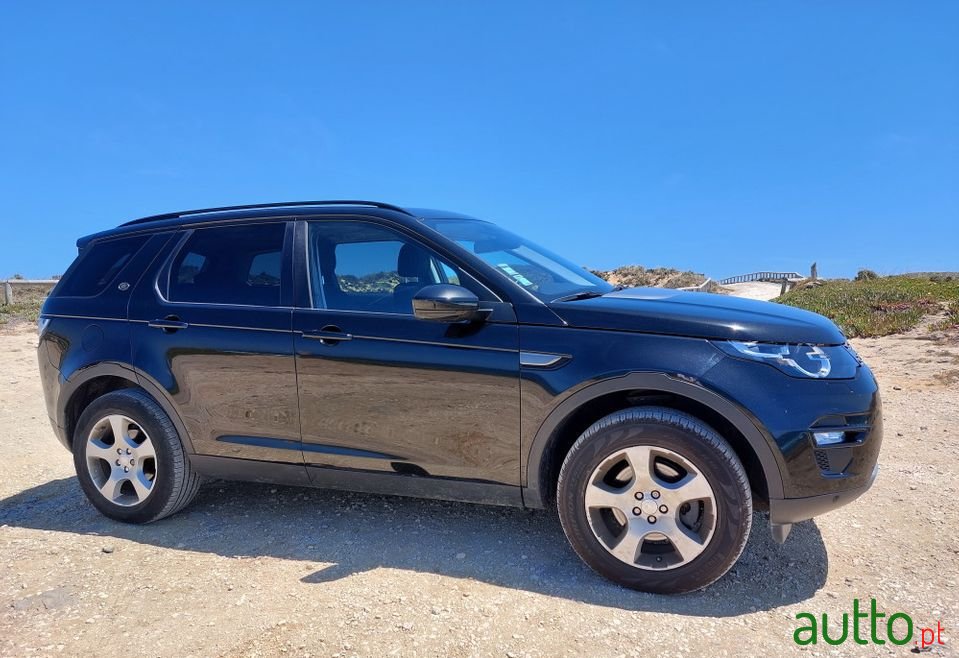 2017' Land Rover Discovery Sport photo #5