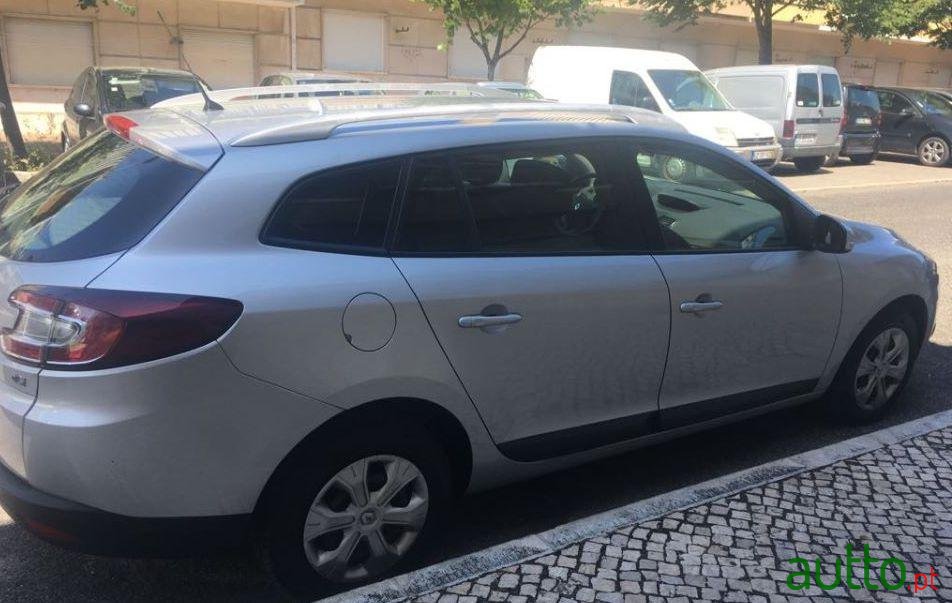 2010' Renault Megane Sport Tourer photo #3