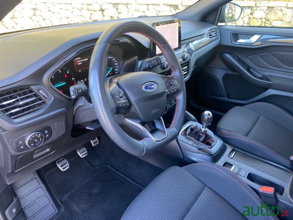 2020' Ford Focus photo #5